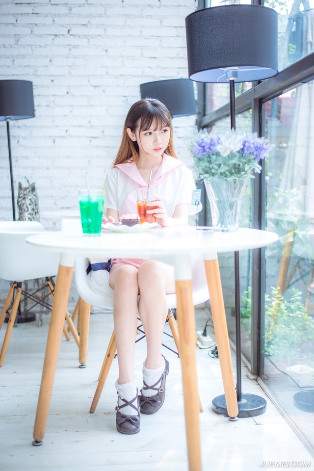 刘璝不是那种很有野心的人，否则也不可能甘愿排在张任之下，此刻心中虽然不怎么舒服，却也没有多说。